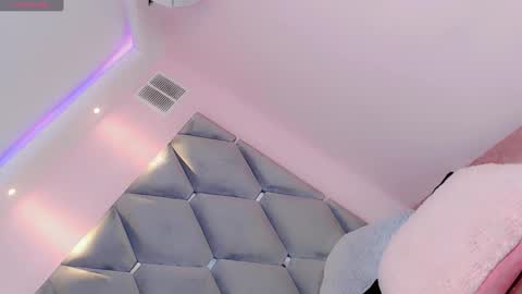 Manuela Kingsley online show from December 2024 05:35:02 PM