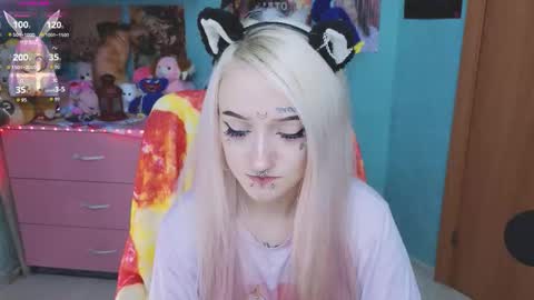 Manuela online show from November 2025 08:30:02 PM