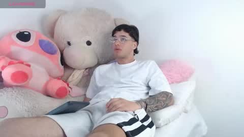 Manuel online show from May 2026 11:56:01 PM