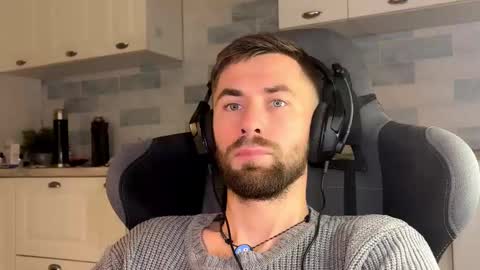 Manussa and Edward online show from November 2025 03:49:01 AM