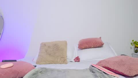     online show from February 2025 03:33:01 AM