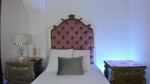 Mara online show from November 2025 03:45:02 AM