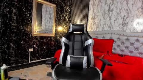 Mara  online show from October 2025 09:04:02 PM