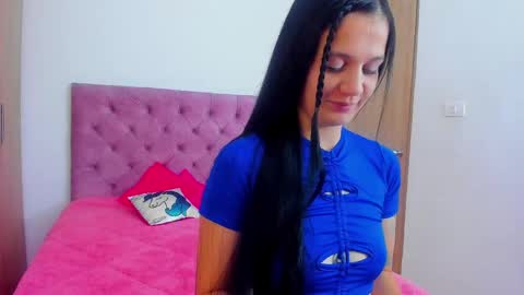 Mara hanson  online show from September 2025 12:18:01 PM