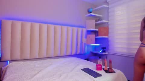 Mara  online show from September 2025 12:21:02 PM