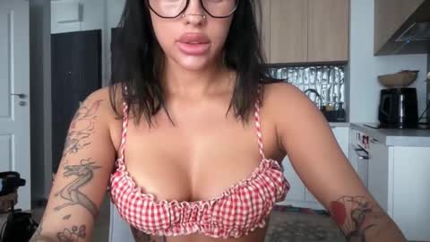 Snapshot of marakuia054 chatting on November 2025 11:10:01 AM Marakuia online show from November 2025 11:10:01 AM