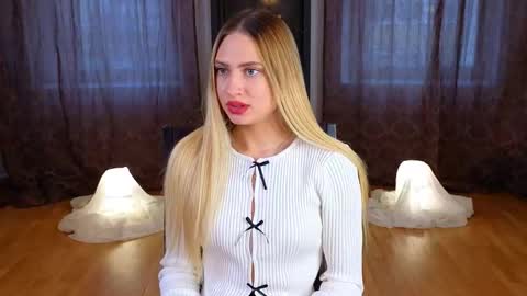 Snapshot of marandamartabano chatting on November 2025 04:56:01 AM Victoria online show from November 2025 04:56:01 AM