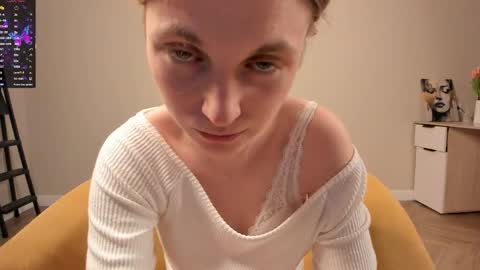 Mia online show from April 2026 07:41:01 PM