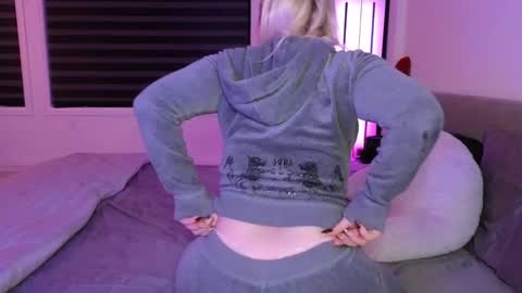 margot_robbie7 online show from October 2025 11:28:02 PM