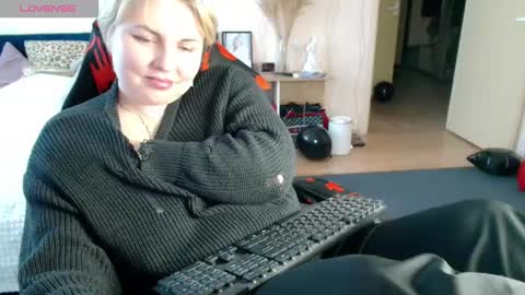 Mari online show from February 2026 07:04:02 AM