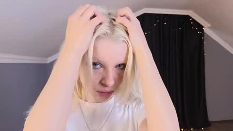 Snapshot of mari_clay chatting on February 2026 09:09:02 AM Milena online show from February 2026 09:09:02 AM