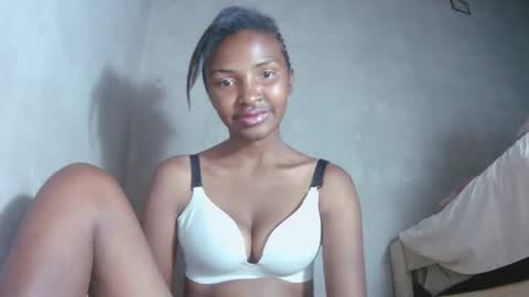 Snapshot of mariah586 chatting on October 2025 09:38:01 PM Maria online show from October 2025 09:38:01 PM