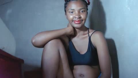 Snapshot of mariah586 chatting on November 2025 09:35:01 PM Maria online show from November 2025 09:35:01 PM