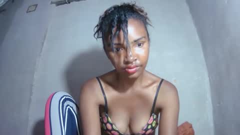 Snapshot of mariah586 chatting on November 2025 11:32:02 PM Maria online show from November 2025 11:32:02 PM