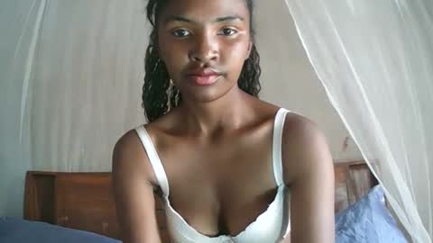 Snapshot of mariah586 chatting on November 2025 05:29:02 AM Maria online show from November 2025 05:29:02 AM