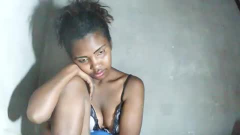 Snapshot of mariah586 chatting on December 2025 11:24:01 PM Maria online show from December 2025 11:24:01 PM