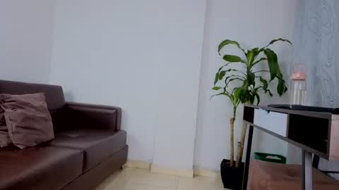 Snapshot of marianaluquez chatting on June 2026 03:02:01 AM Mariana online show from June 2026 03:02:01 AM