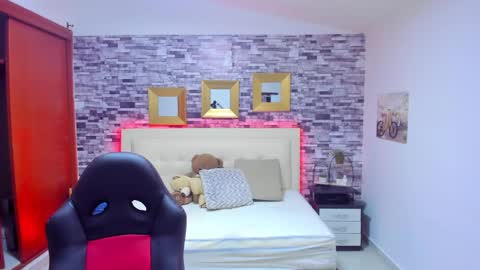 Mariana online show from February 2025 12:08:02 AM