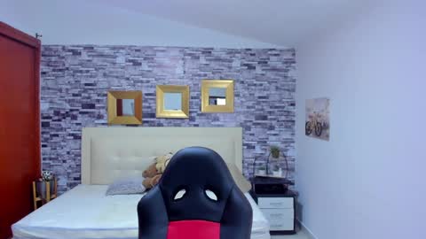 Mariana online show from February 2025 12:33:01 AM