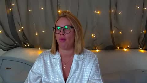 Maria online show from October 2025 06:25:02 PM