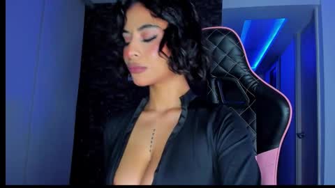 Snapshot of marianne__ chatting on March 2026 05:44:01 AM M A R I A N E online show from March 2026 05:44:01 AM