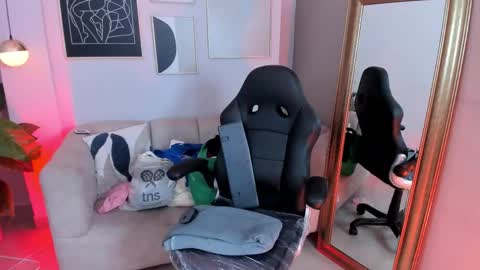 Snapshot of marie_bass chatting on February 2026 01:11:01 PM marie_bass online show from February 2026 01:11:01 PM