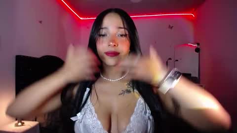 Nicolle online show from January 2025 05:18:02 AM