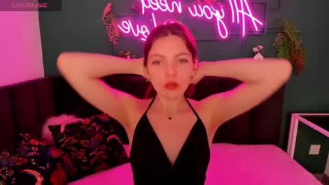 Snapshot of marie_reyes_ chatting on February 2025 01:36:02 AM Mary 3 online show from February 2025 01:36:02 AM