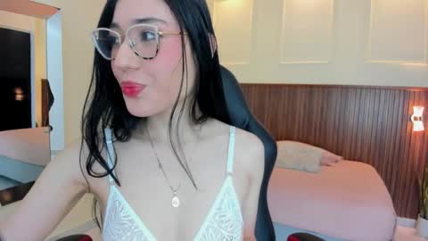 Snapshot of marie_tapner chatting on April 2026 12:30:02 PM MARIE online show from April 2026 12:30:02 PM