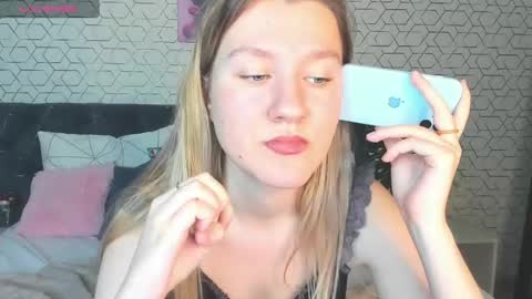 Snapshot of mariel_brown chatting on January 2025 06:14:01 PM mariel_brown online show from January 2025 06:14:01 PM