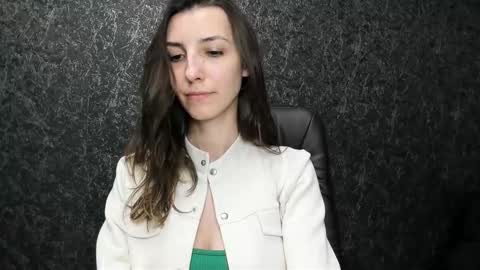 Snapshot of marielleanker chatting on September 2025 01:51:01 AM marielleanker online show from September 2025 01:51:01 AM