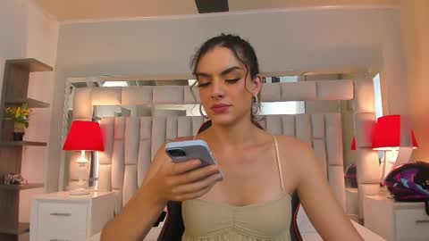 mariiahneedles online show from October 2025 01:17:01 AM