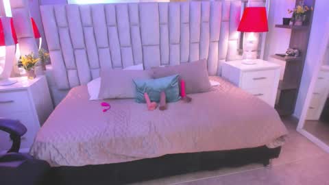 mariiahneedles online show from February 2026 05:34:02 AM