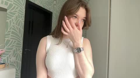 Snapshot of marilynie chatting on May 2026 05:47:01 AM Sally 3 online show from May 2026 05:47:01 AM