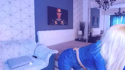 Mary Mais online show from December 2025 08:07:02 AM