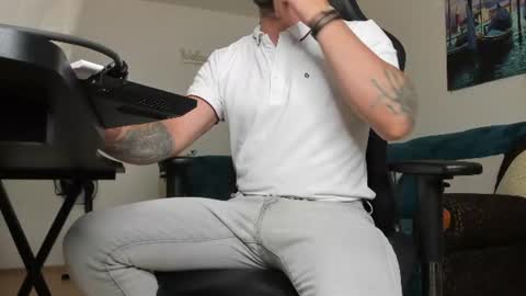 Snapshot of marioslim chatting on July 2026 05:43:02 AM marioslim online show from July 2026 05:43:02 AM