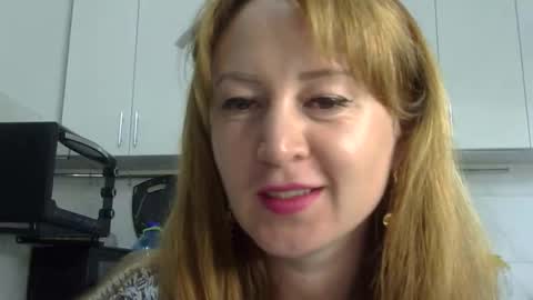 mariza_love359092 online show from February 2026 10:43:01 PM