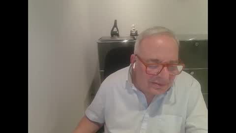 Snapshot of martin_1947 chatting on January 2025 05:13:01 PM martin_1947 online show from January 2025 05:13:01 PM
