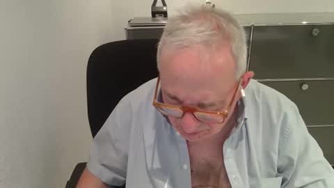 Snapshot of martin_1947 chatting on October 2025 08:26:01 PM martin_1947 online show from October 2025 08:26:01 PM