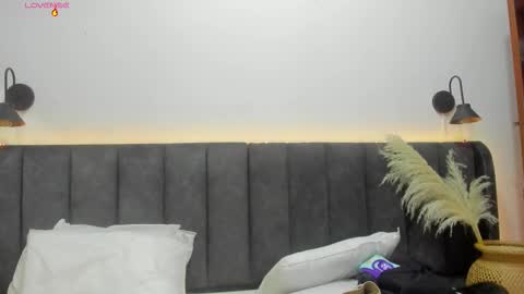 Laura online show from October 2025 07:57:02 PM