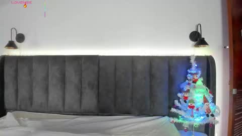 Laura online show from November 2025 07:57:01 PM