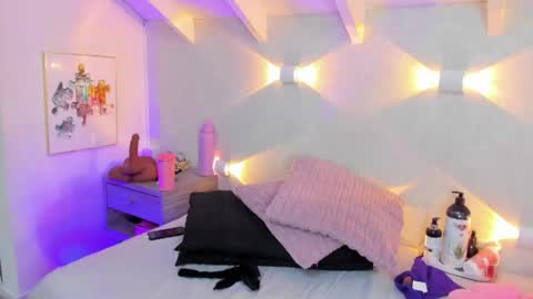Snapshot of martina_miiller chatting on May 2026 12:01:01 PM martina mIIler online show from May 2026 12:01:01 PM