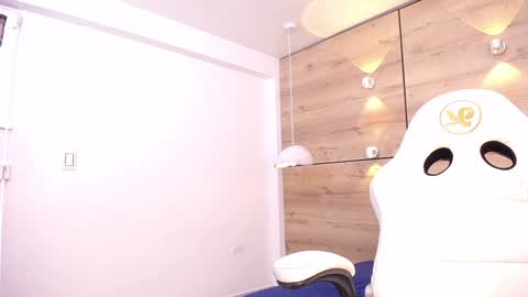 martina touss  online show from February 2025 05:59:01 PM