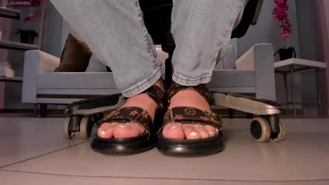 Snapshot of martinnabonnet chatting on February 2025 10:41:01 AM Martinna Bonnet online show from February 2025 10:41:01 AM