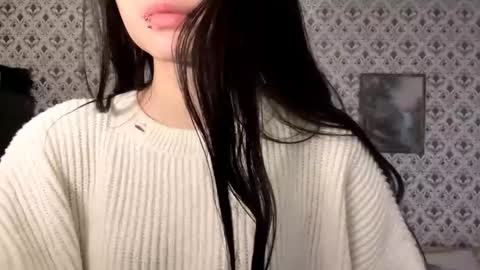 Sofia online show from December 2025 06:42:02 AM