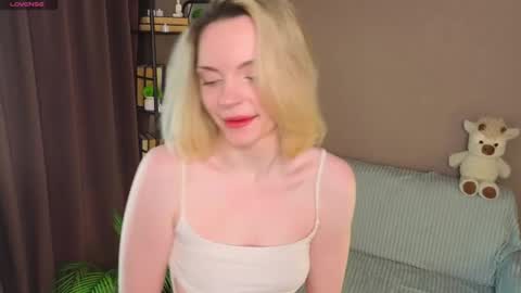 Snapshot of marycalder chatting on May 2026 12:48:02 AM Mary online show from May 2026 12:48:02 AM