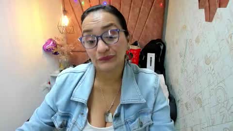 Snapshot of marylinmilf chatting on December 2025 07:53:02 PM Marylin online show from December 2025 07:53:02 PM