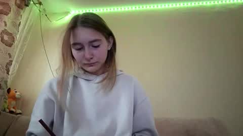 Snapshot of marylynreifsnider chatting on September 2025 06:37:01 AM Hi My name is Elina Im 18 years old. online show from September 2025 06:37:01 AM
