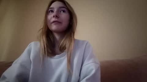 Snapshot of marylynreifsnider chatting on September 2025 06:38:01 AM Hi My name is Elina Im 18 years old. online show from September 2025 06:38:01 AM