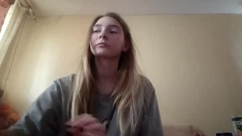 Snapshot of marylynreifsnider chatting on September 2025 06:07:01 AM Hi My name is Elina Im 18 years old. online show from September 2025 06:07:01 AM